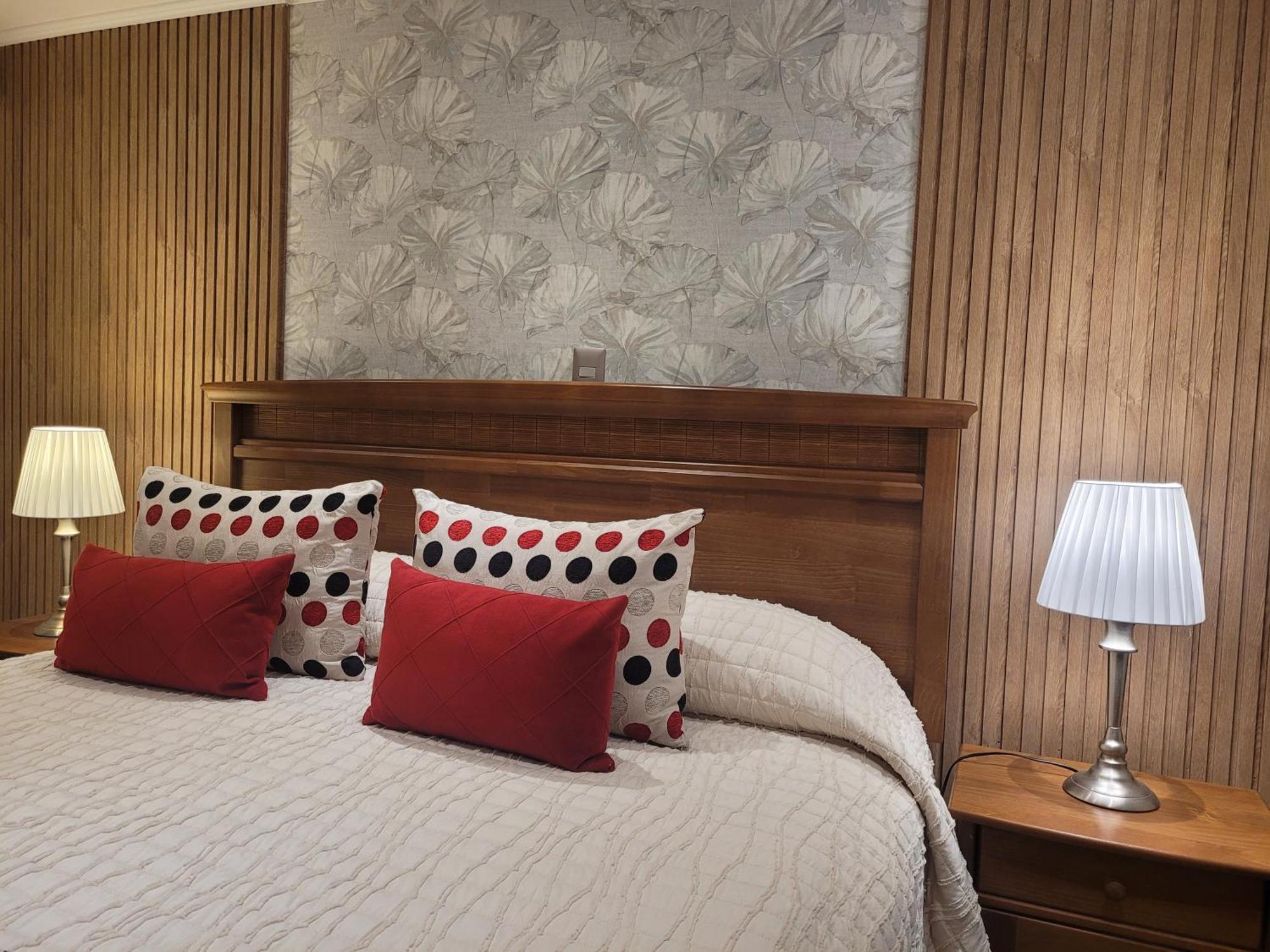 Hotel Puerta Del Lago Пуерто Варас Екстериор снимка