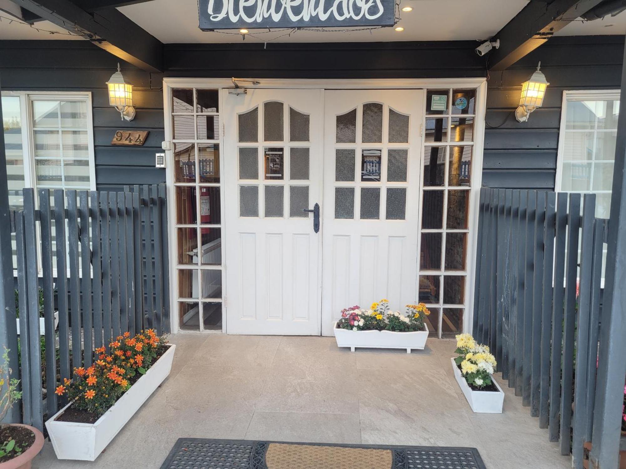 Hotel Puerta Del Lago Пуерто Варас Екстериор снимка